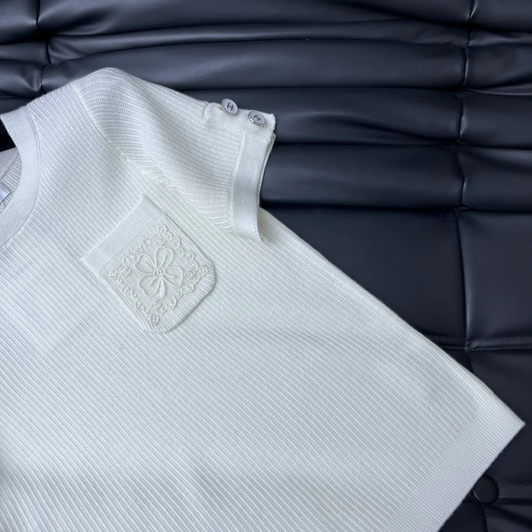 Свитер Chanel 2403 с карманом в виде четырехлистного клевера - белый