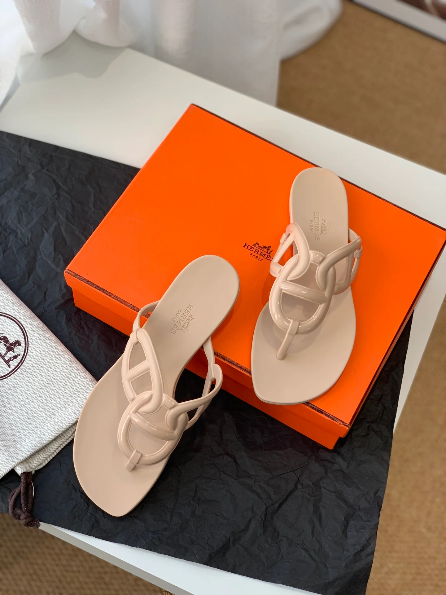 Новые шлепанцы Hermes-aloha 