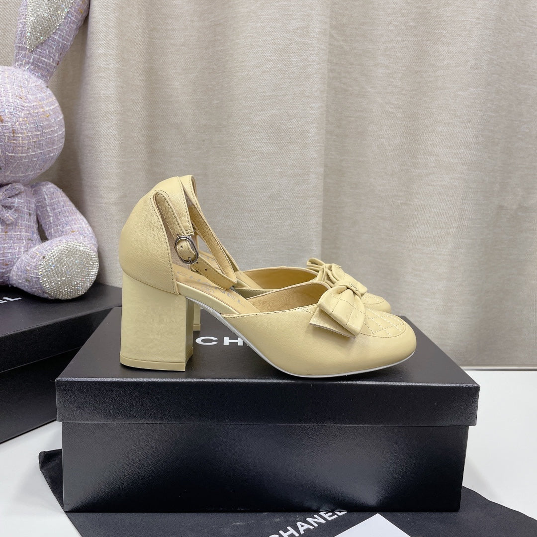 Chanel - Туфли на массивном каблуке с закрытым носком
