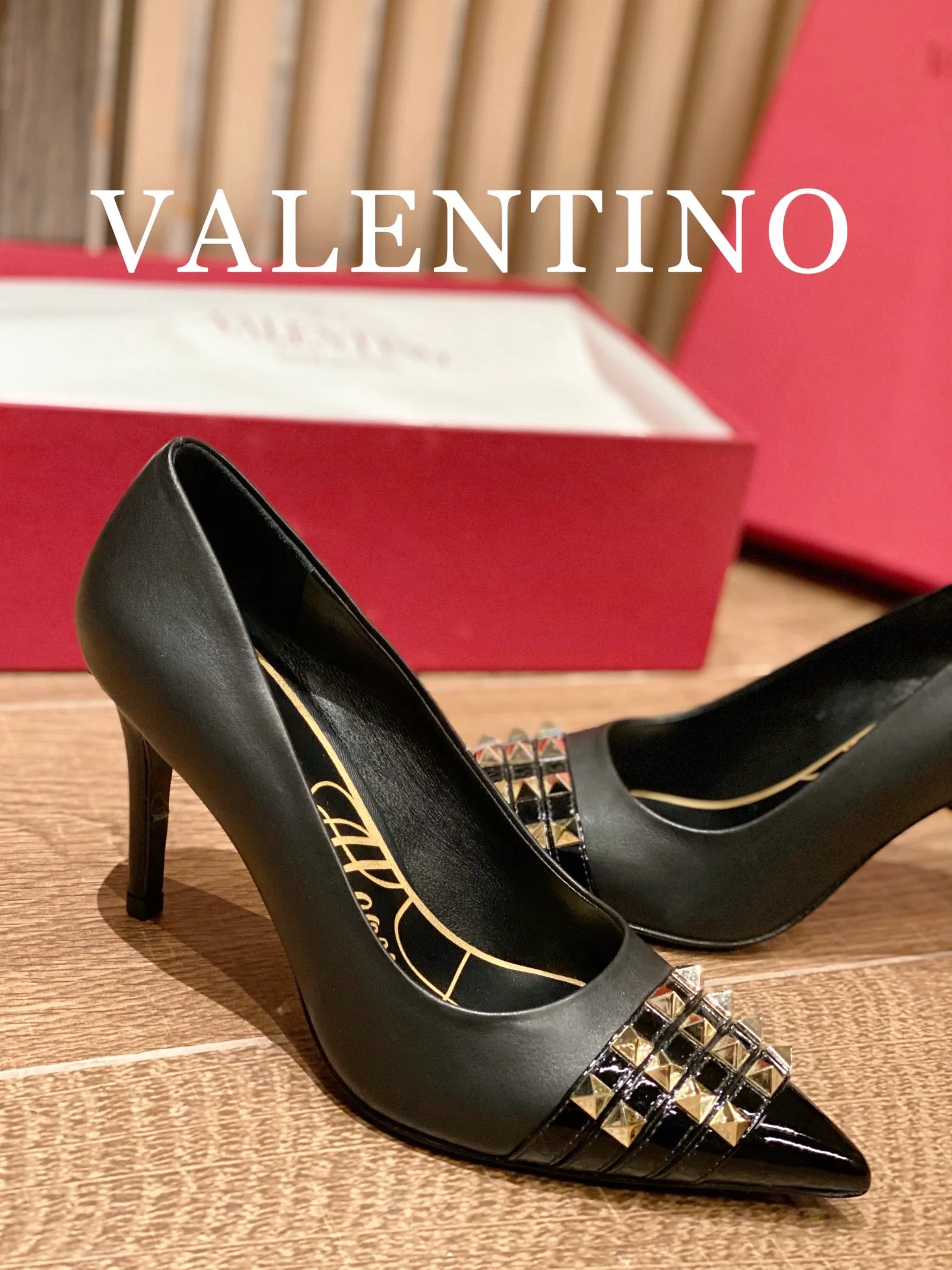 Valentino - Черные туфли на высоком каблуке с открытыми плечами