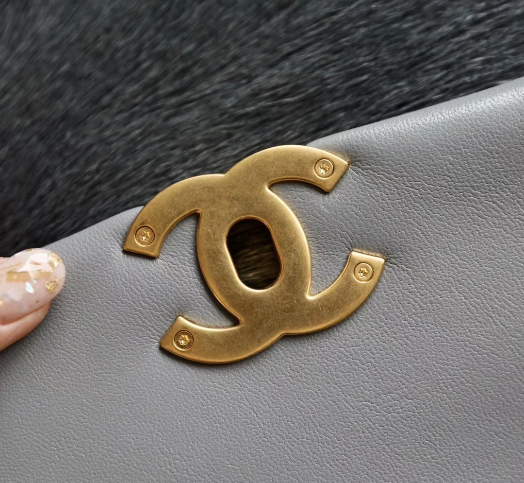 Сумка Chanel 19 — средне-серый