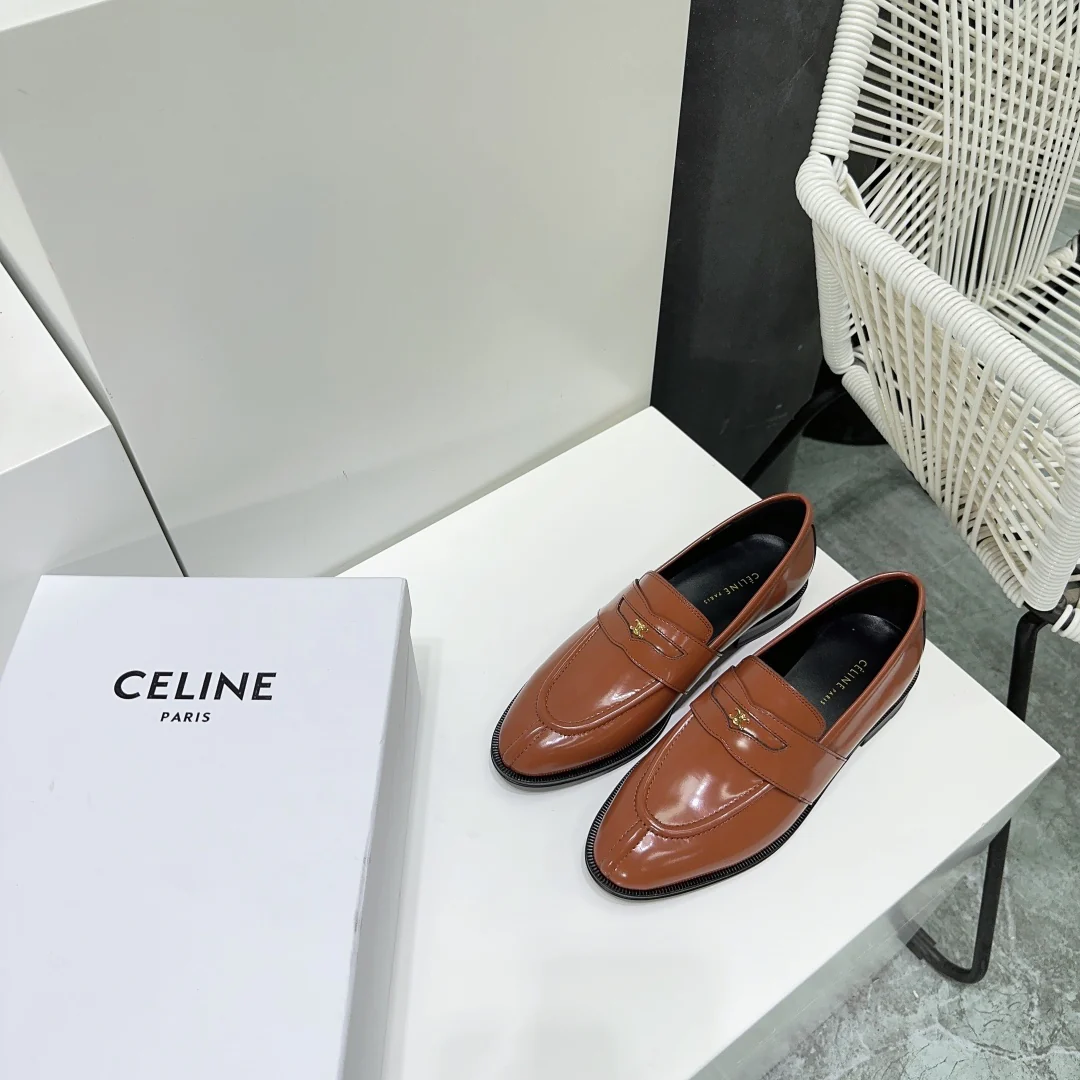 Новинка сезона осень/зима 2023 от Celine - туфли унисекс в стиле 