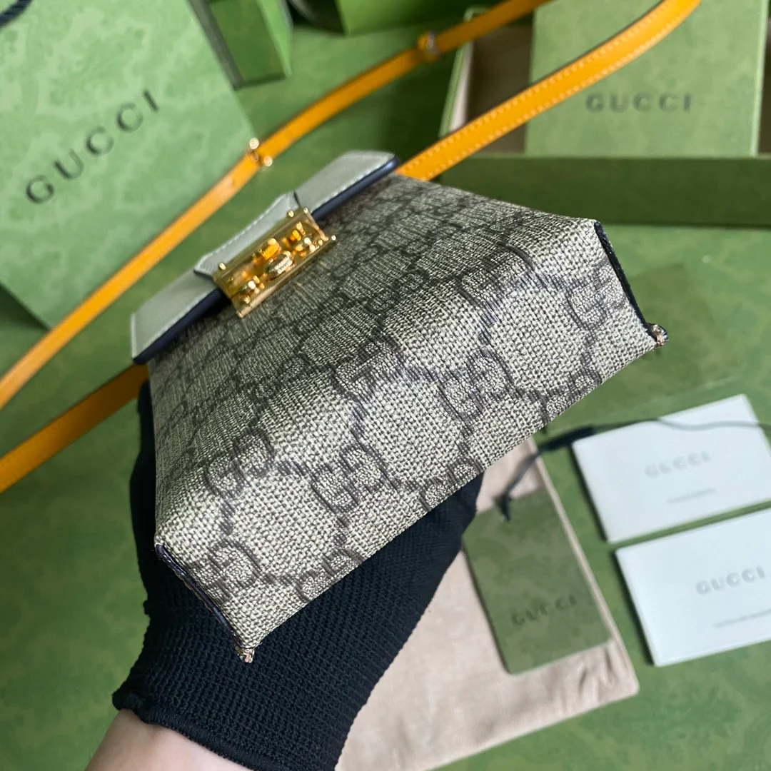 Сумка для телефона Gucci с цепочкой и замком