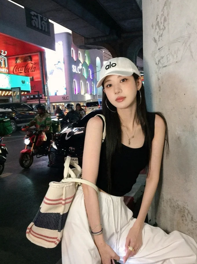 Пляжная сумка Chanel 25c, косметичка, красно-синяя.