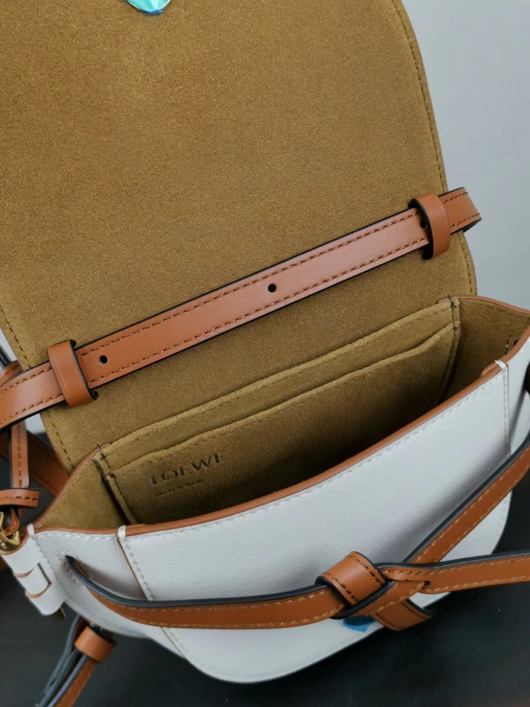 Loewe-gate-mini-21x12-5x9-5-cm-15