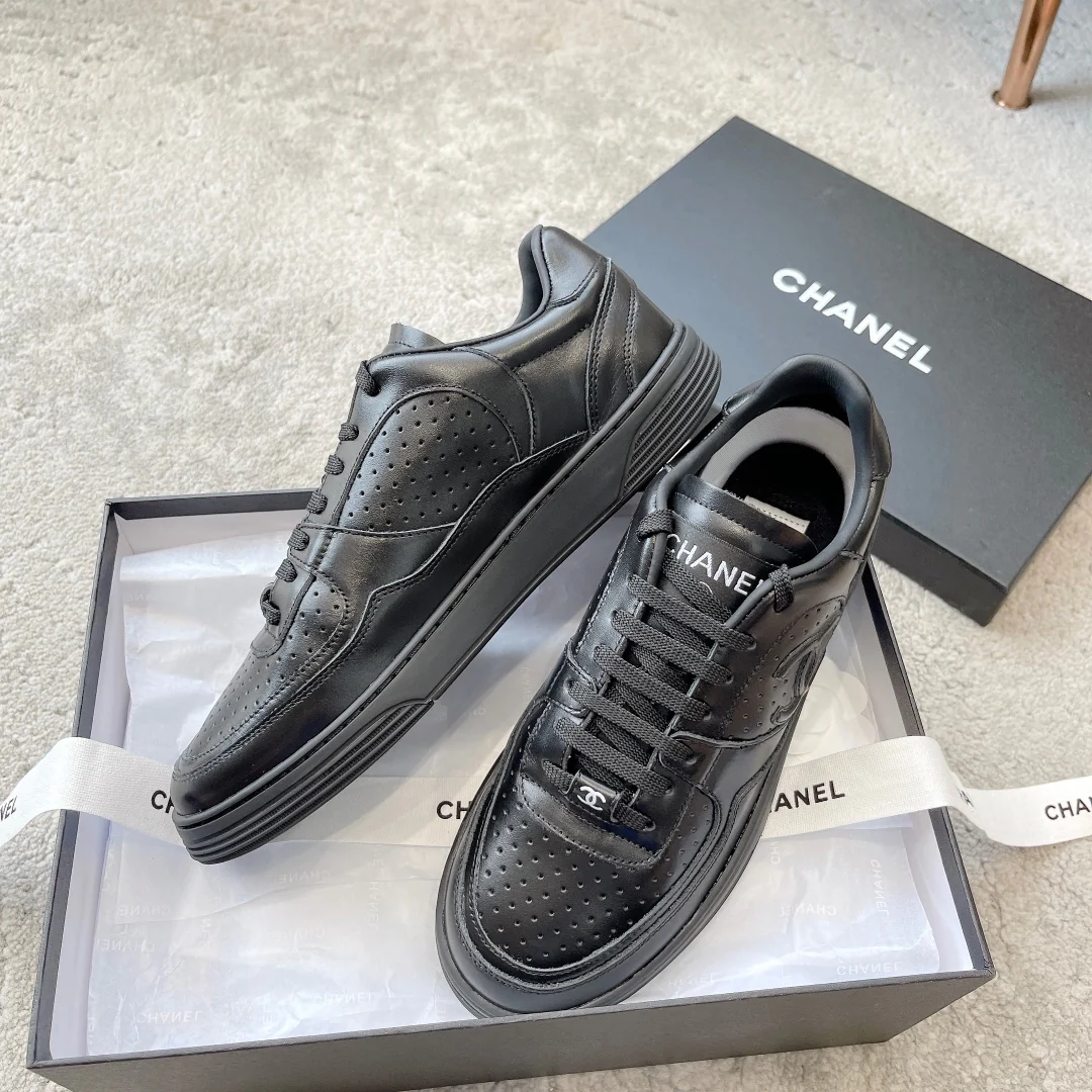 Новинка сезона весна/лето 2023 от Chanel - Кроссовки - Черные
