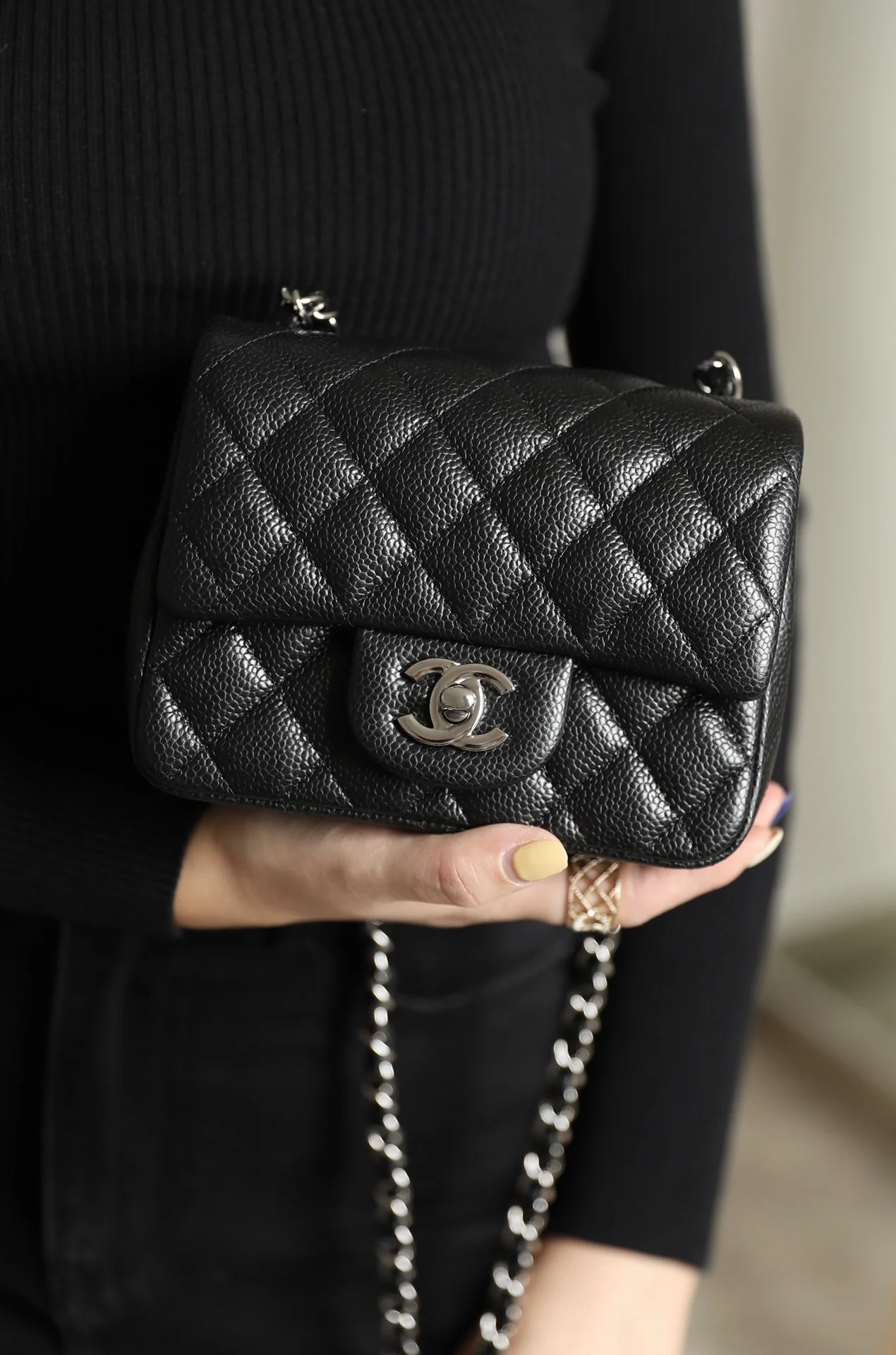 Chanel - ???????-????-??? Квадратный толстый лист 17 см - Черный