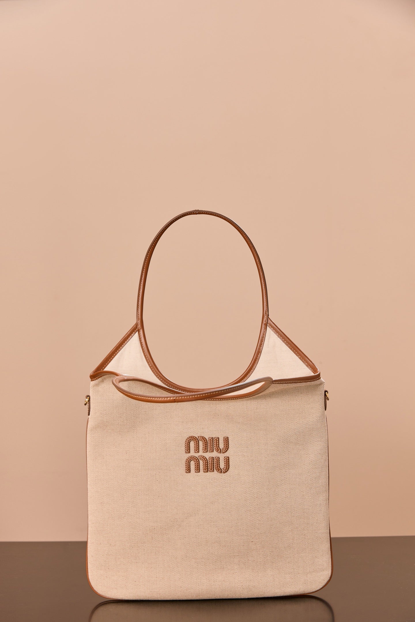 Сумка-шоппер Miu Miu-5bq231m980-??? Большая, из белого холста.