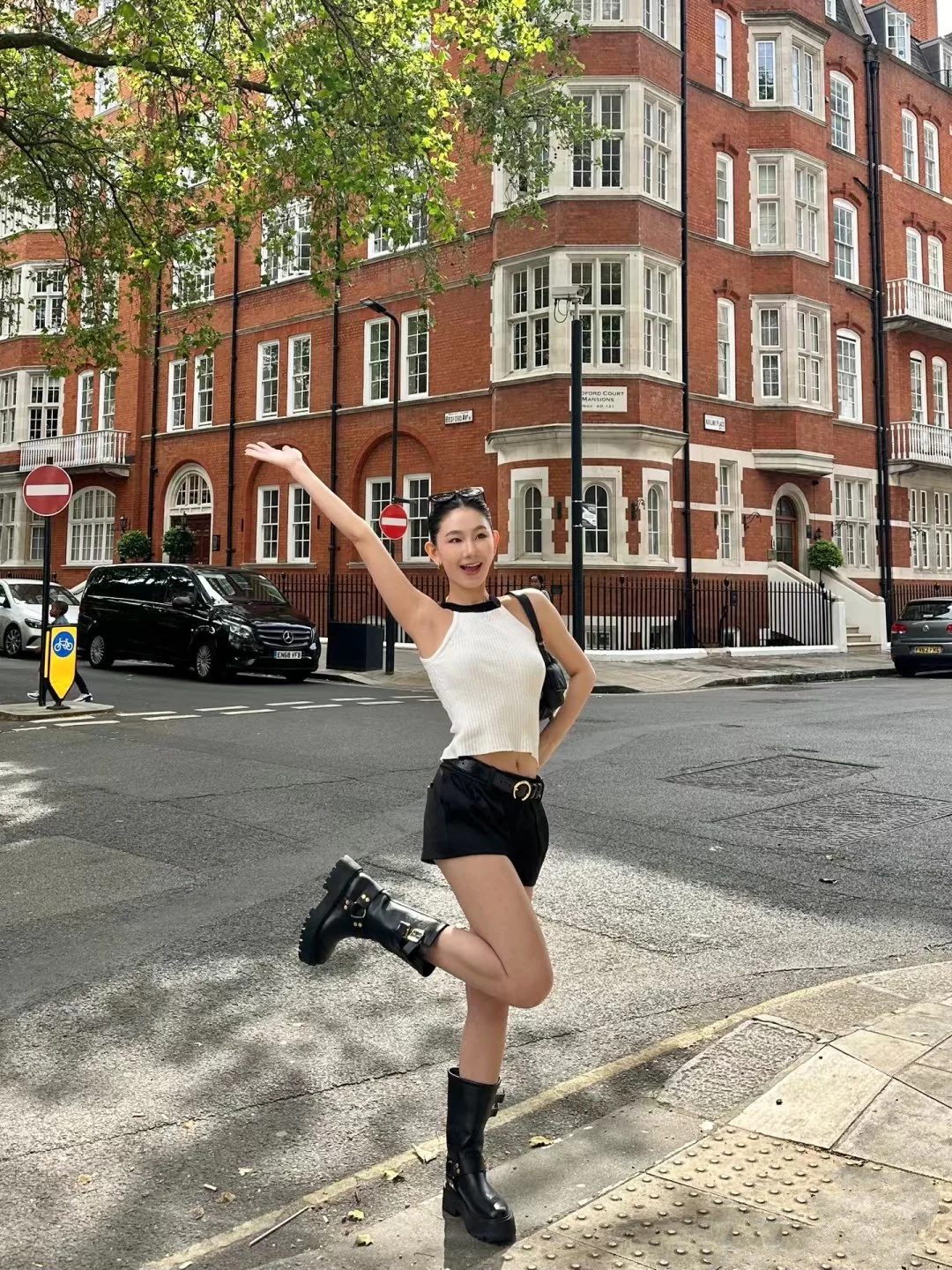 Celine - Новинка сезона осень/зима 2023 - Ретро-ботильоны с тиснением 