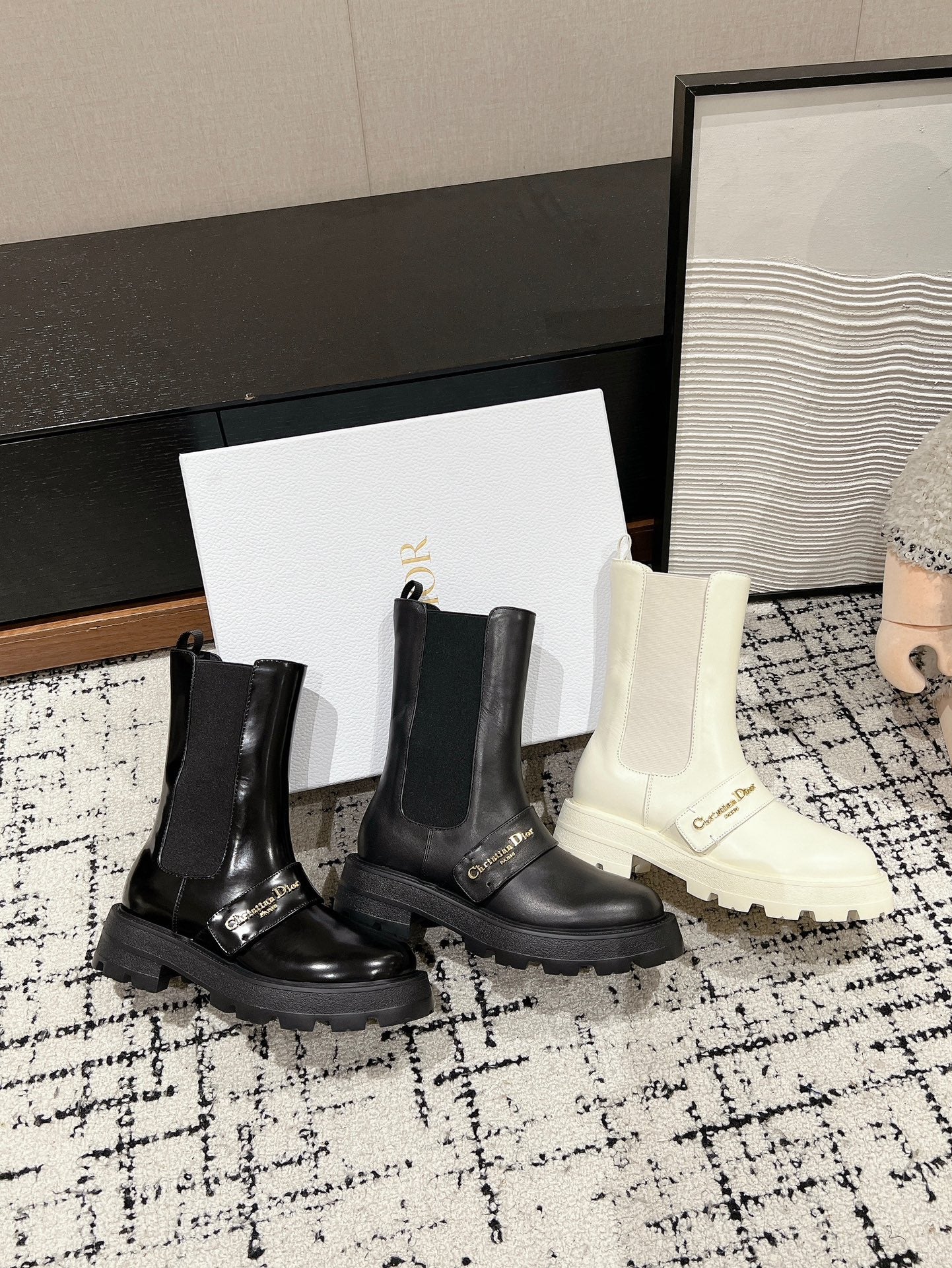 Ботинки Dior Dr. Martens 2024 — изображение из коллекции — 2