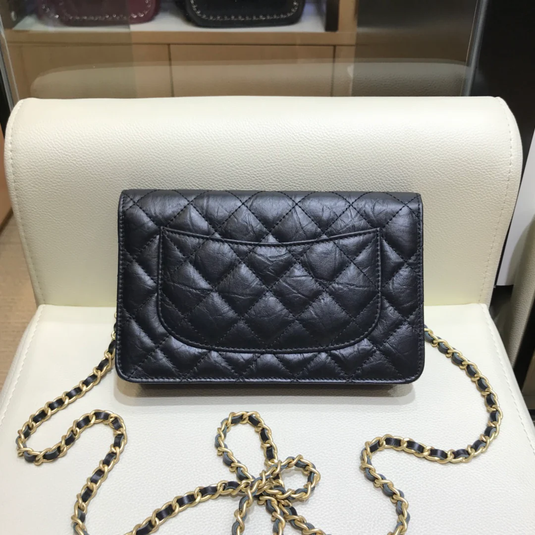 Значок-пряжка Chanel 2-55 Reissue WOC-1