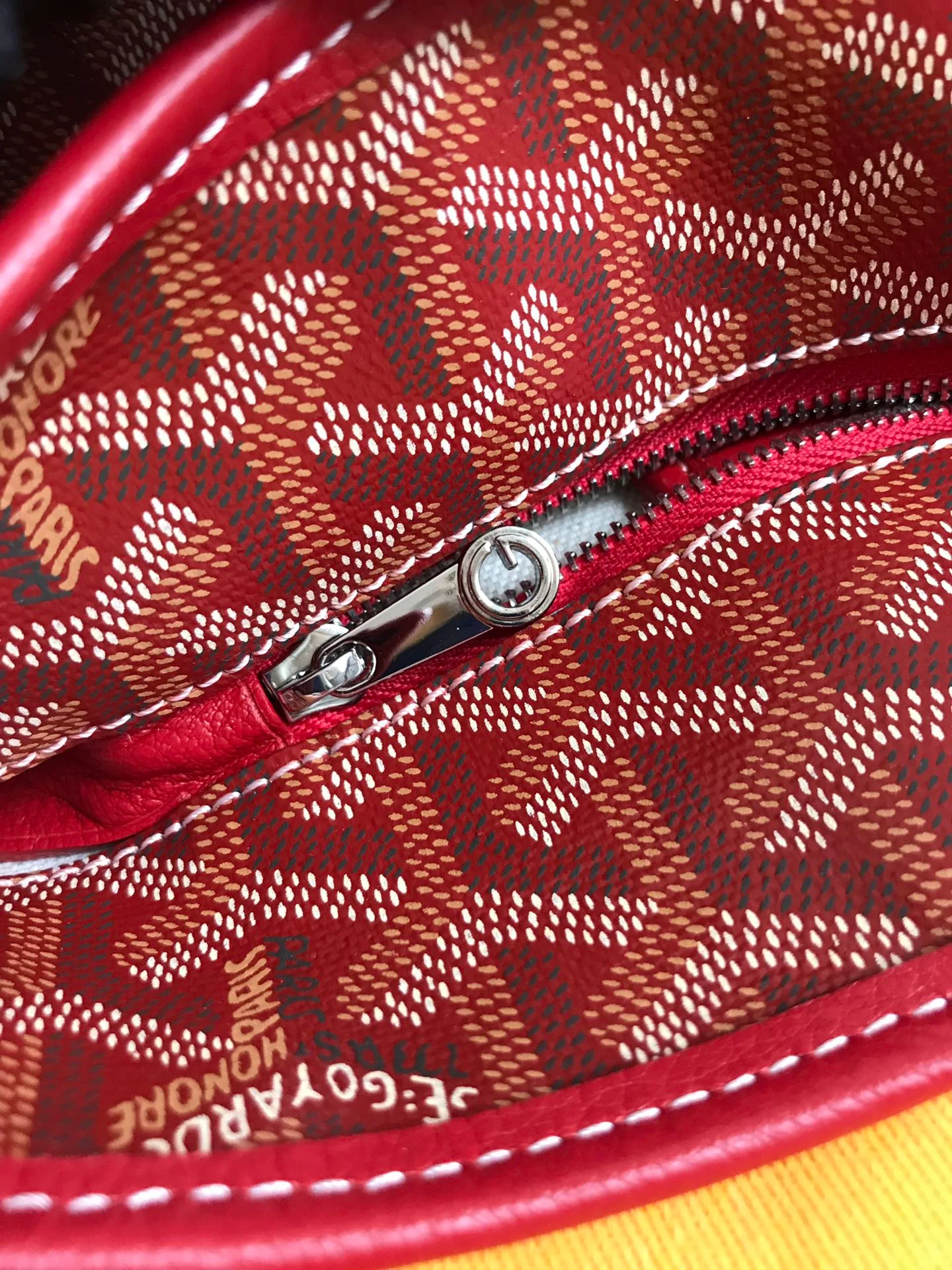 Маленькая сумка-тоут Goyard на молнии - красная