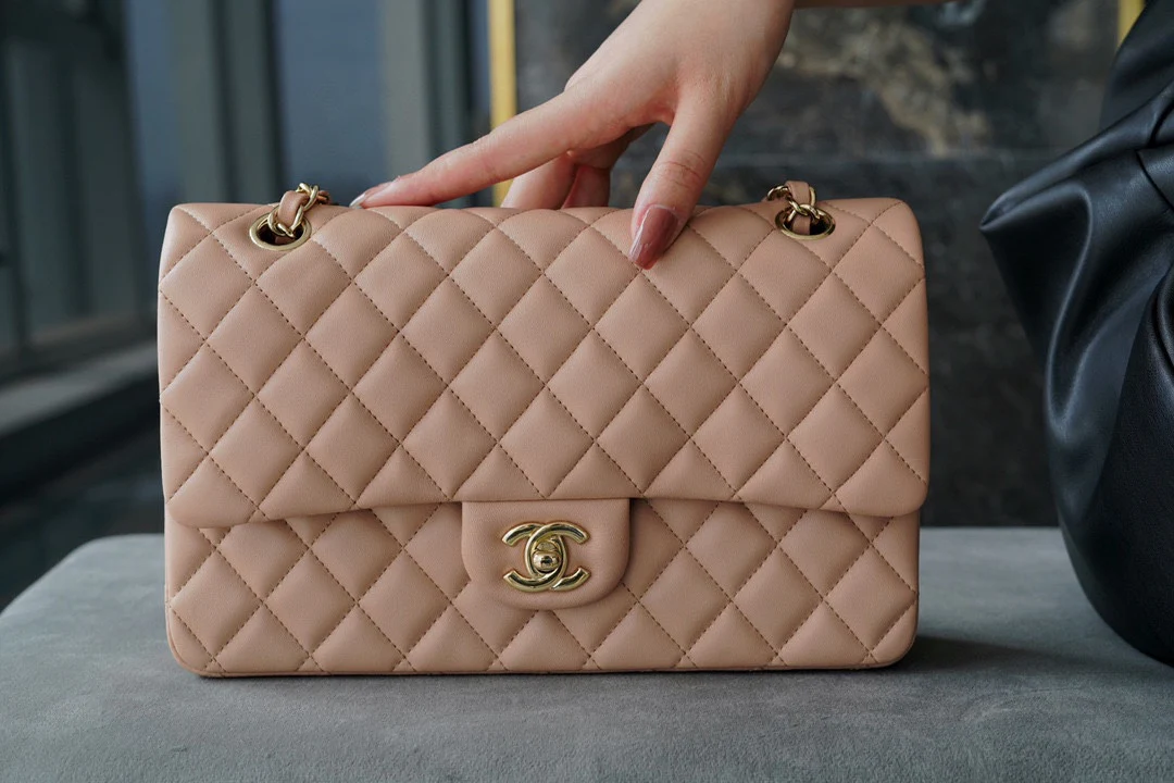 Часы Chanel CF Medium 25cm Milk Tea Apricot Lambskin with Light Gold Buckle CF25
