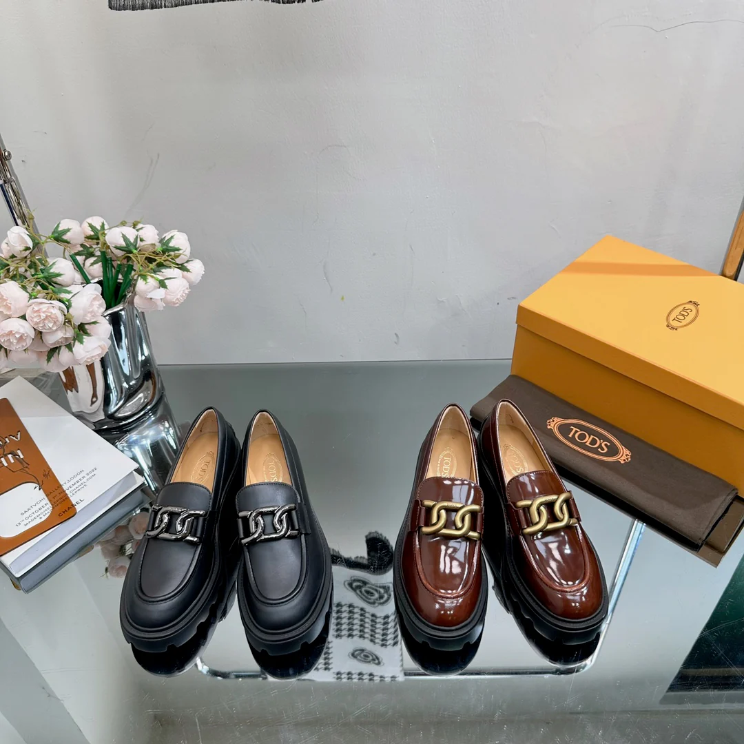 Лоферы на платформе Tods - черные