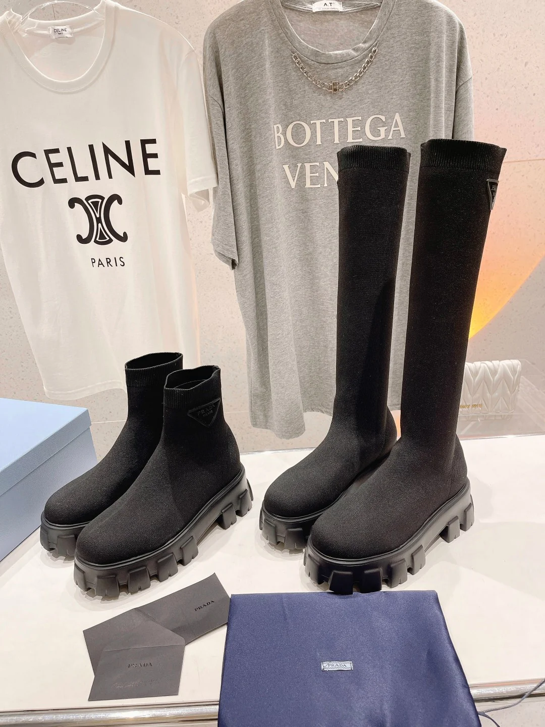 Ботинки на высоком каблуке Prada 2024 — изображение из коллекции