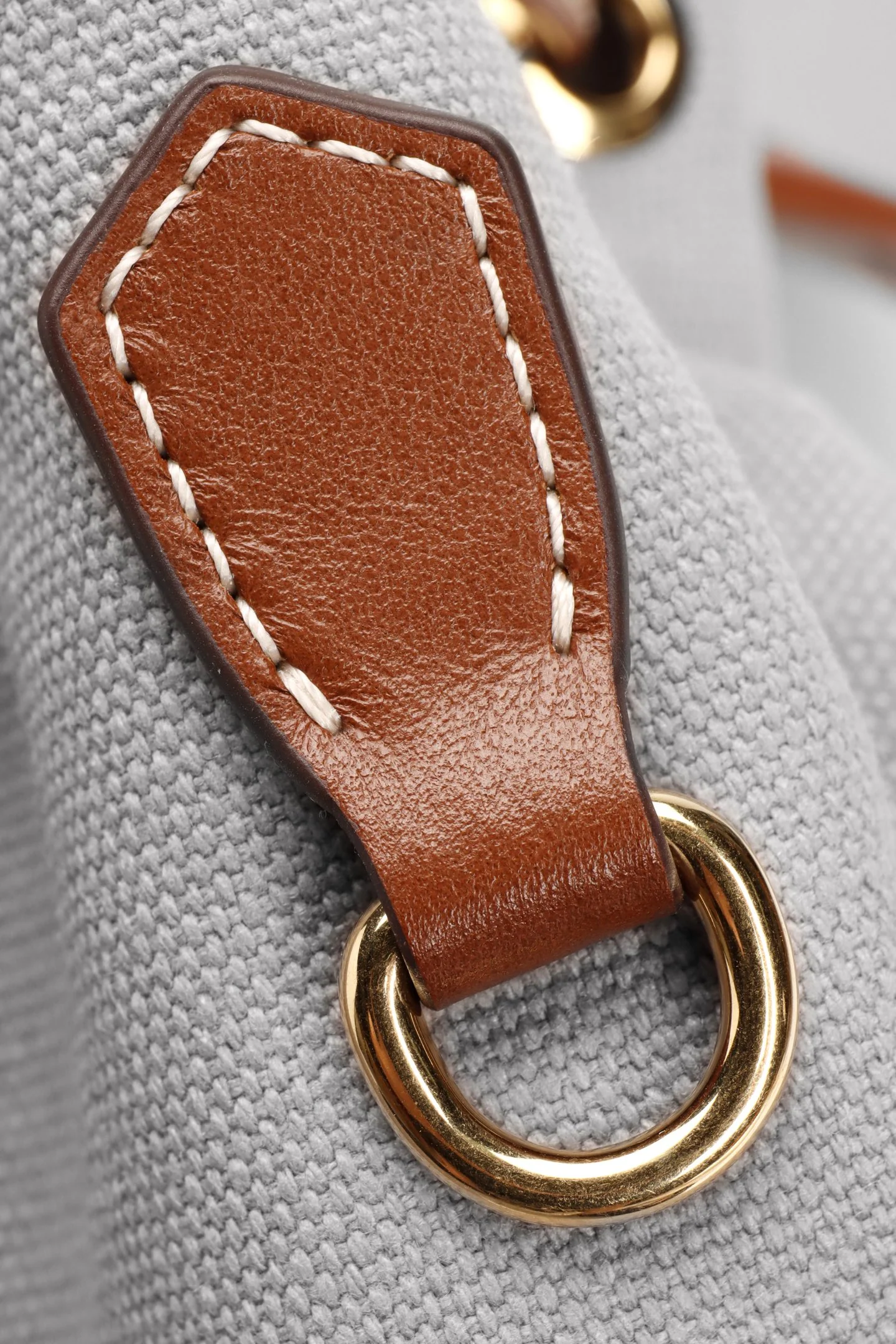 Рюкзак Miu Miu из канваса и кожи — Лондонская лимитированная серия — Большой, серый