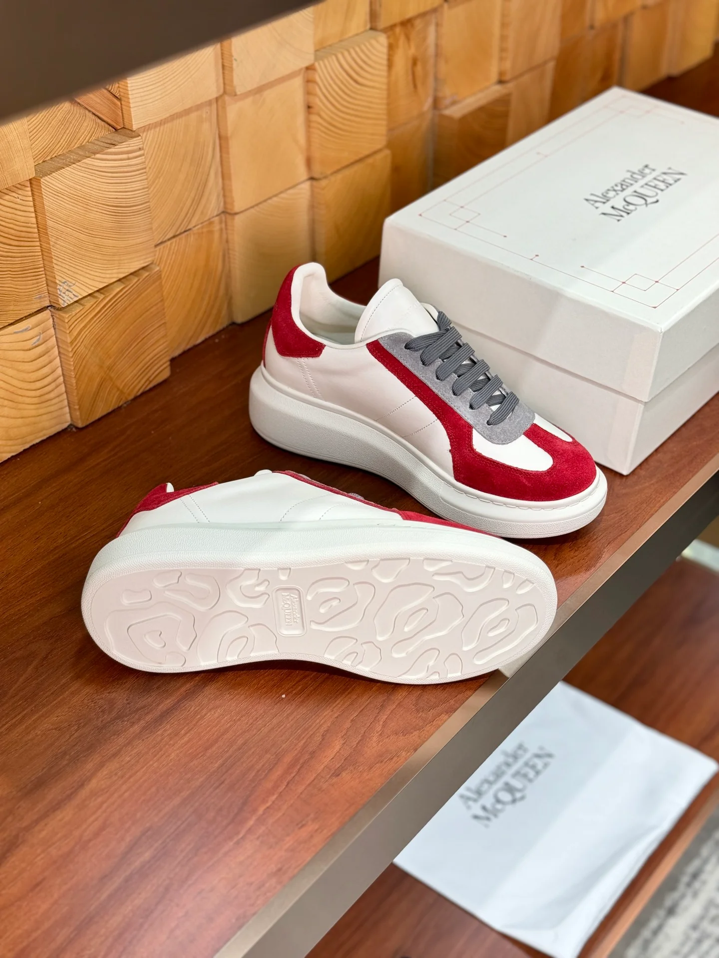 Повседневные туфли McQueen 2024 - красные