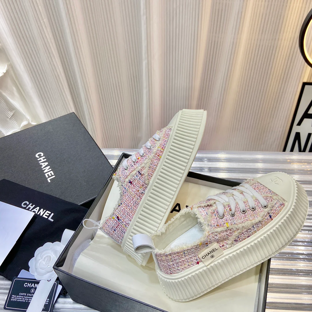 Ковшеобразные туфли на платформе от Chanel - повседневная обувь