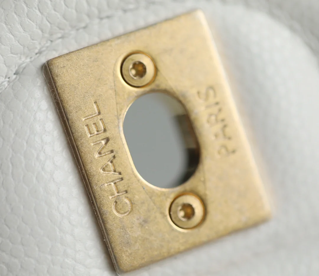 Маленькая булочка из тофу Chanel - белая