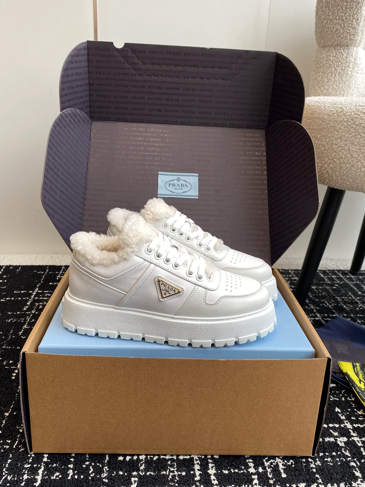 Повседневные туфли Prada 2024 - белые - 1