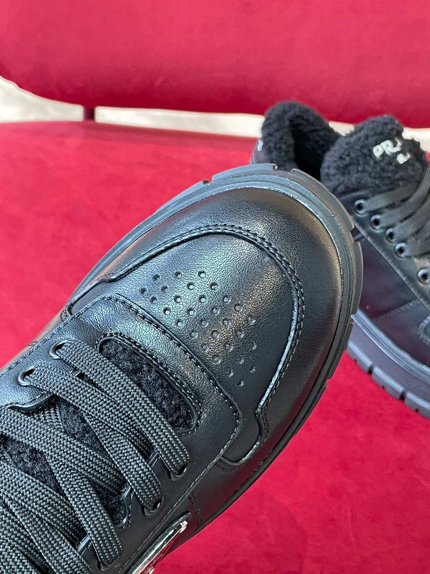 Prada - Шерстяные повседневные туфли на платформе - Черные