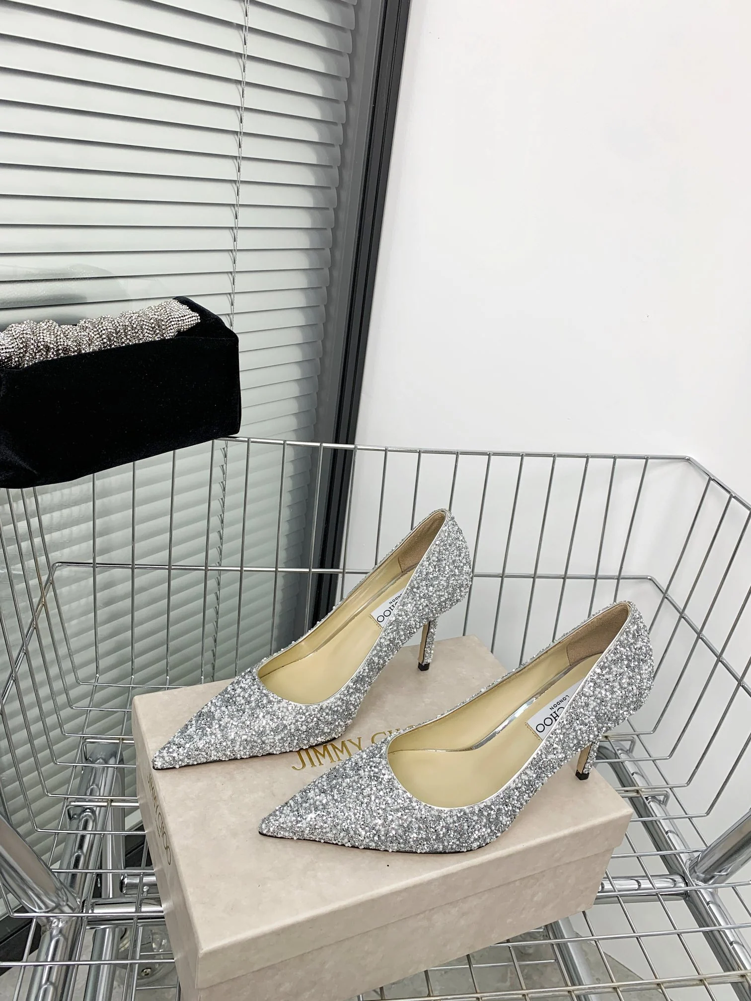 Новые поступления коллекции Jimmy весна/лето 2022 - Туфли на высоком каблуке с пайетками - 2