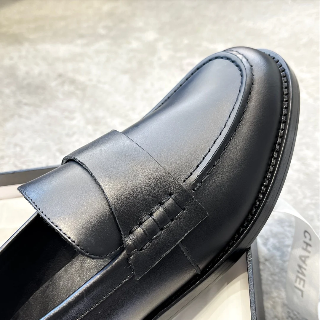 Новинка сезона весна/лето 2023 от Chanel — лоферы из серии Goddess.