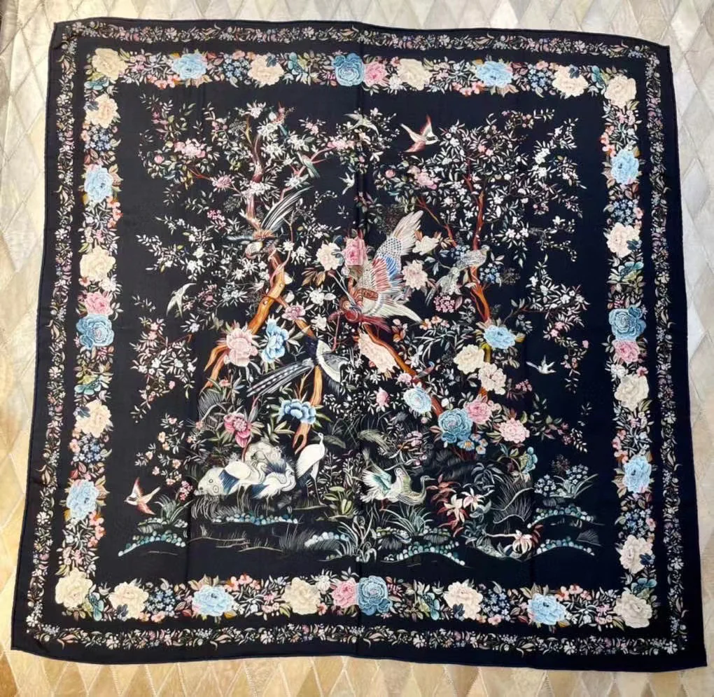 Dior — Бархатный шарф Jouiss с ручной росписью — 110–110 см — 1