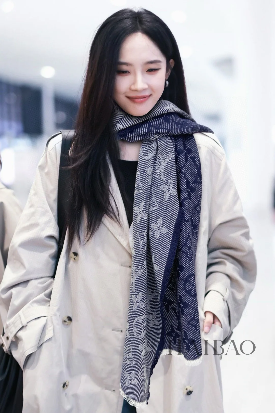 Классический шарф LV-2024 с принтом, серый.