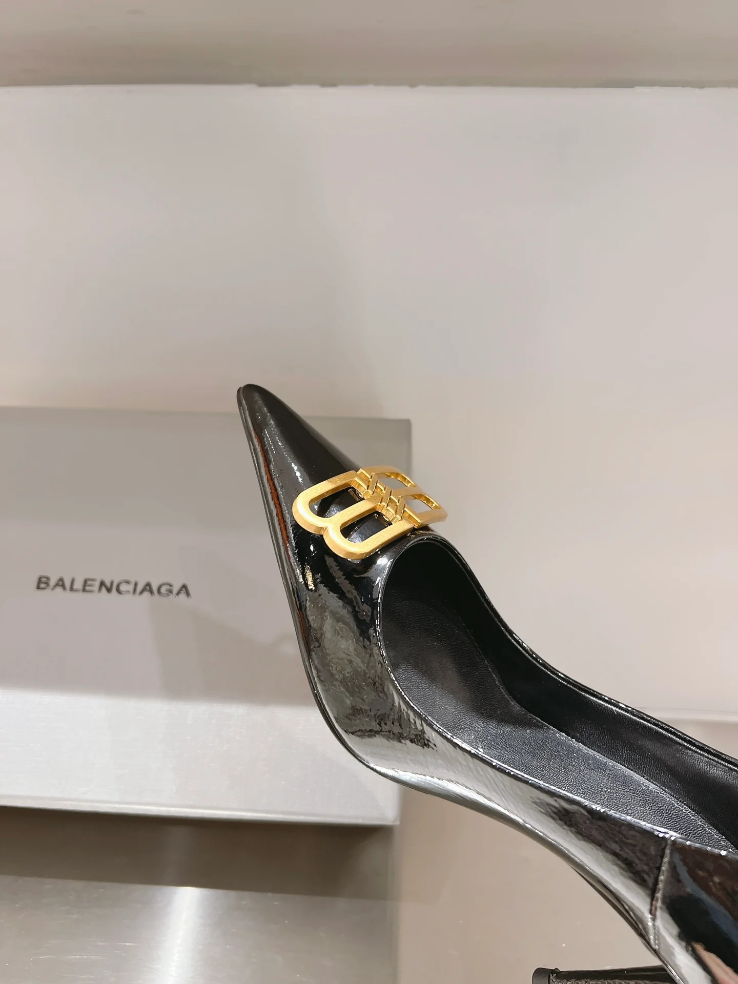 Элегантные туфли на высоком каблуке из лакированной кожи марки B&B - 23ss-bb - 8-5 см