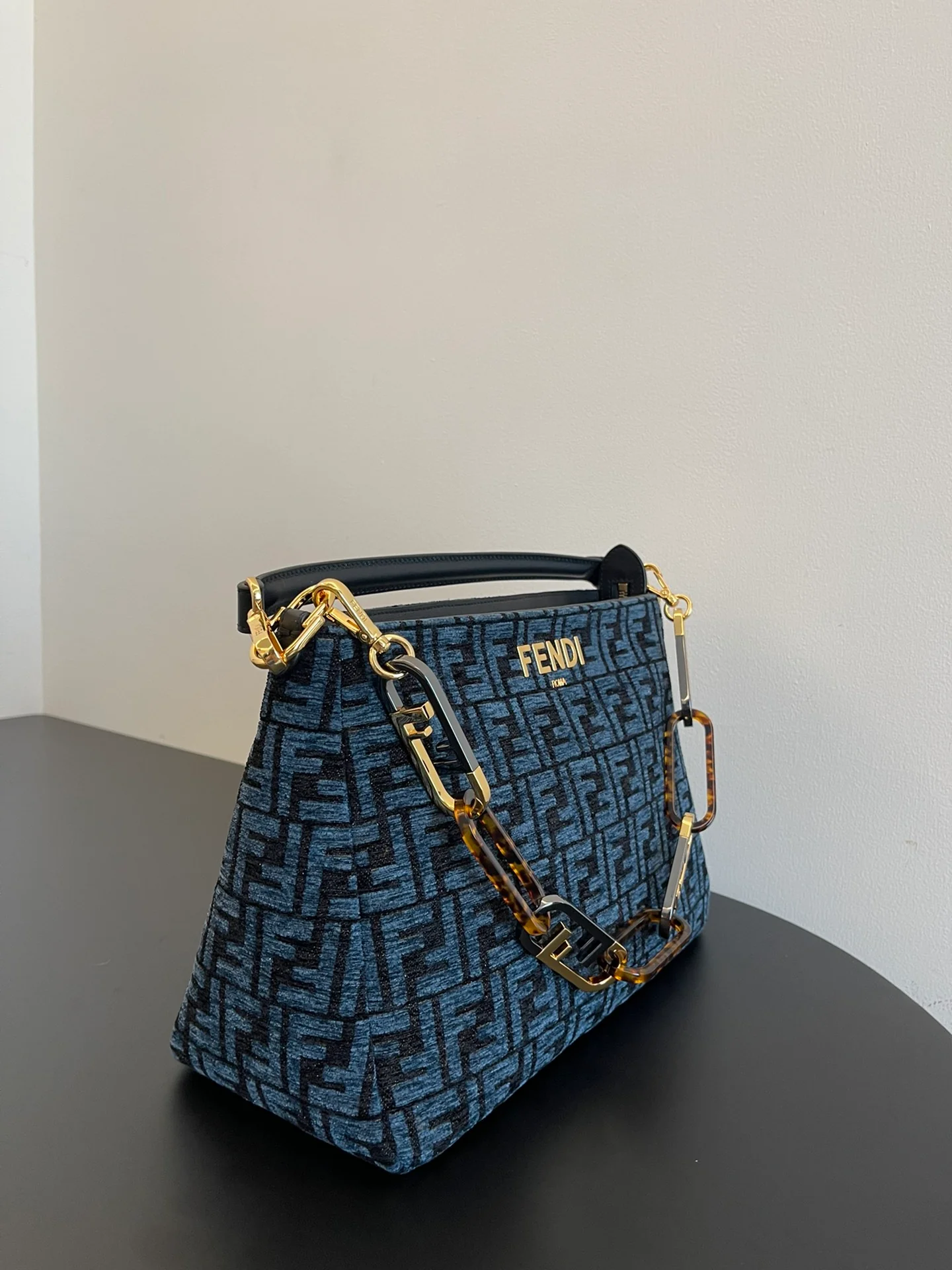 Сумка Fendi с застежкой-молнией - синяя