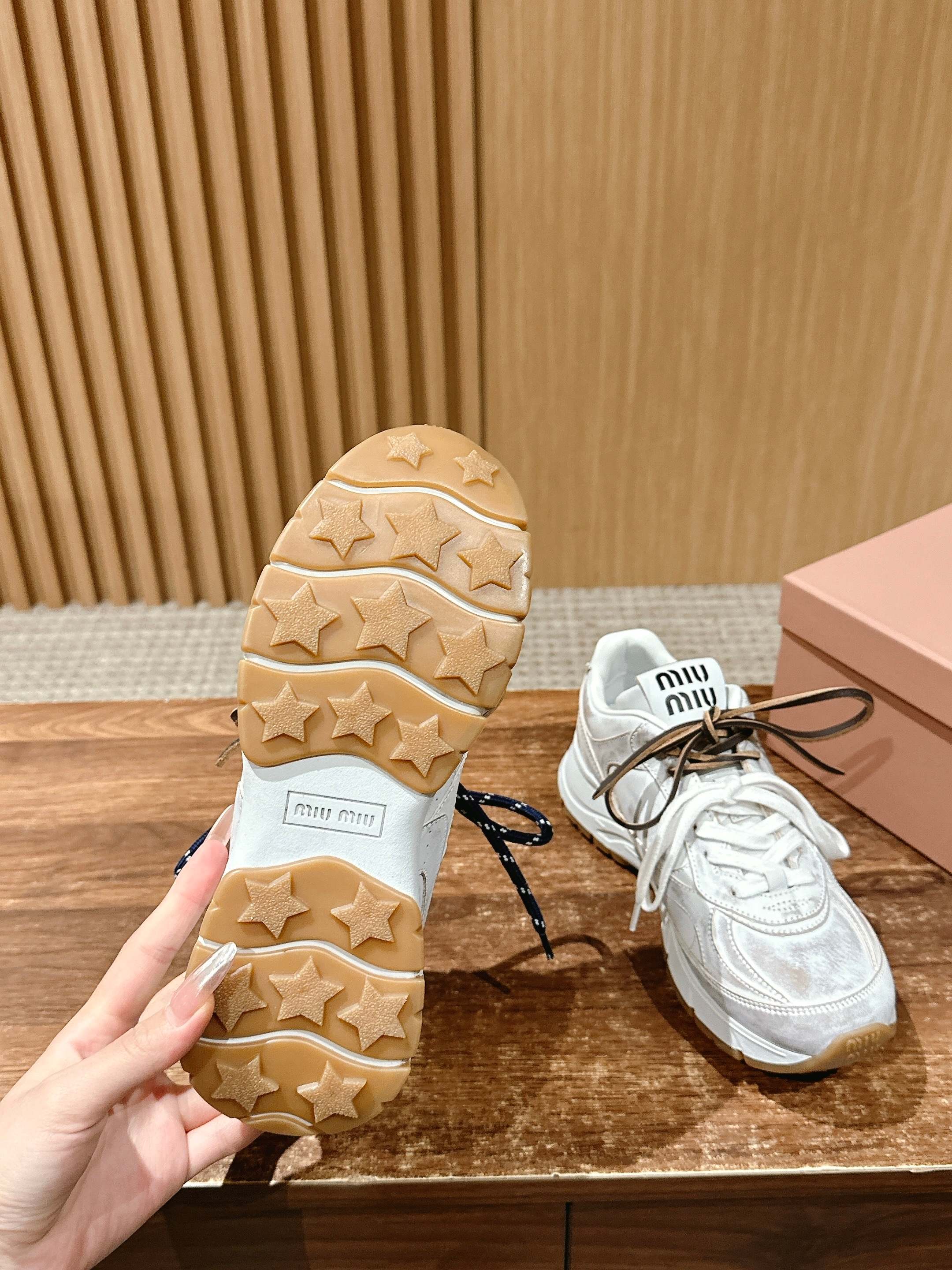 Miu Miu - Массивные туфли - Белый стиль 