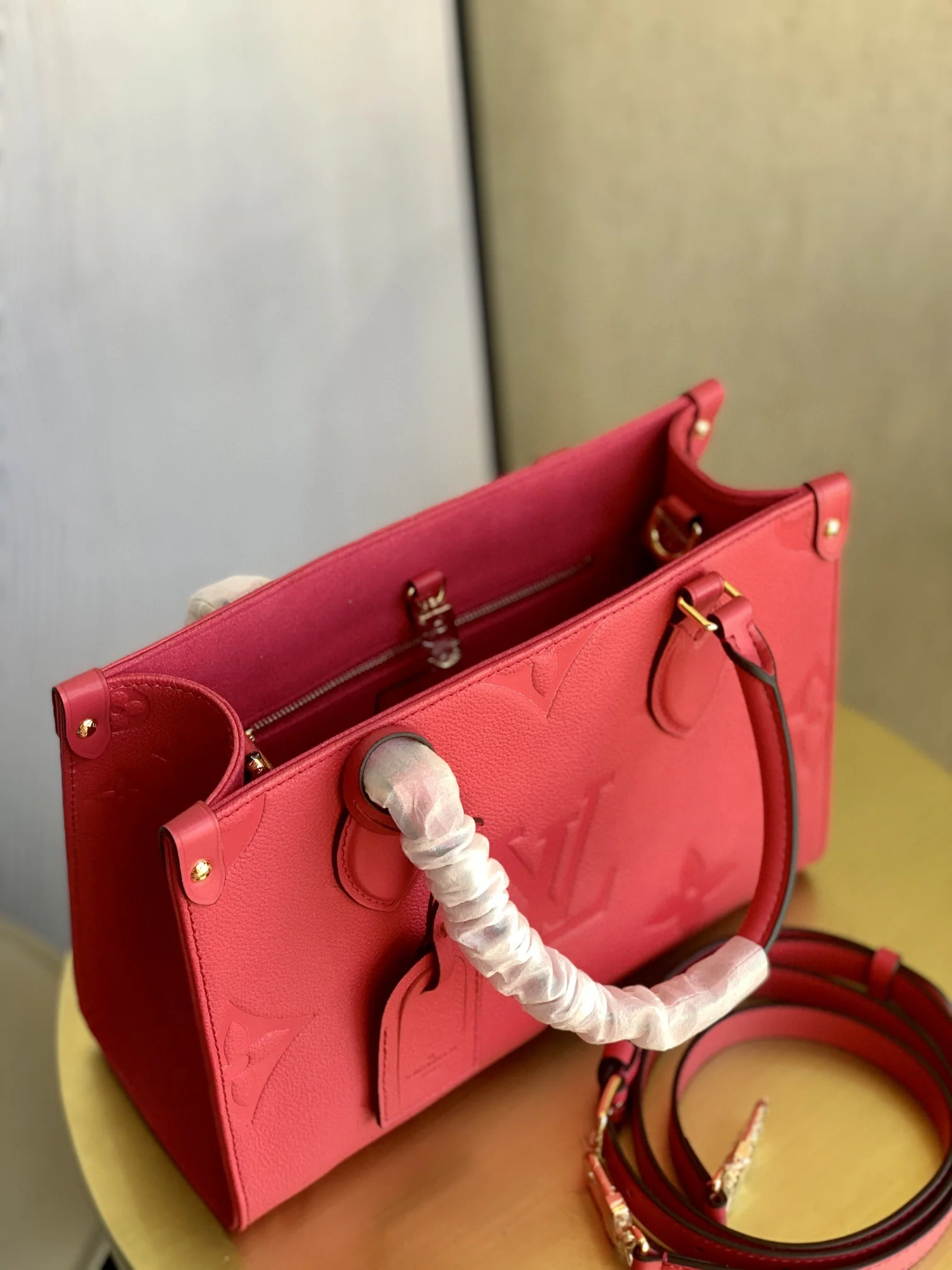 Сумка LV M45660 On The Go PM Small Handbag - Розово-красная