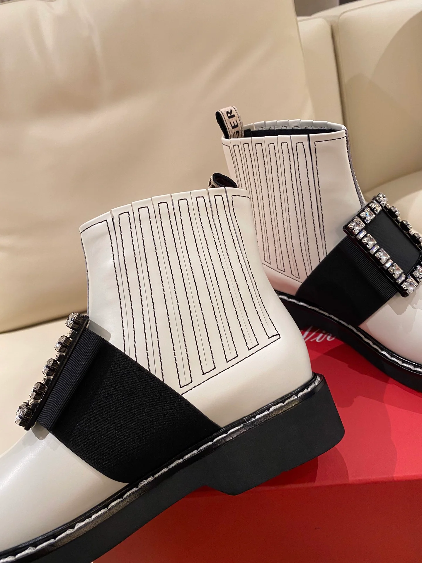 Ботильоны из кожи с квадратной пряжкой из коллекции RV осень/зима 2021