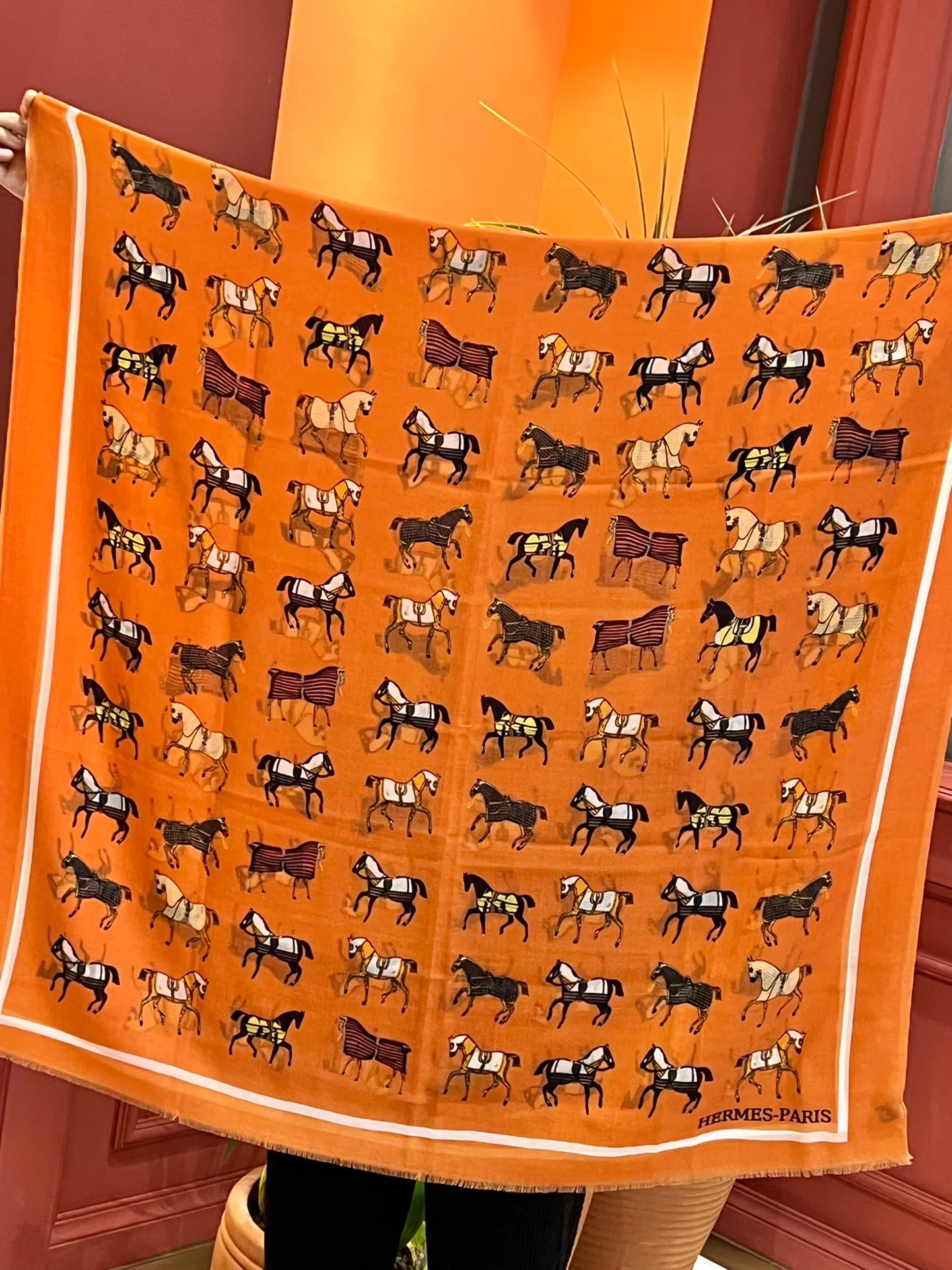 Длинный кашемировый шарф Hermes Premium Craftsmanship, 100-200 см, оранжевый.