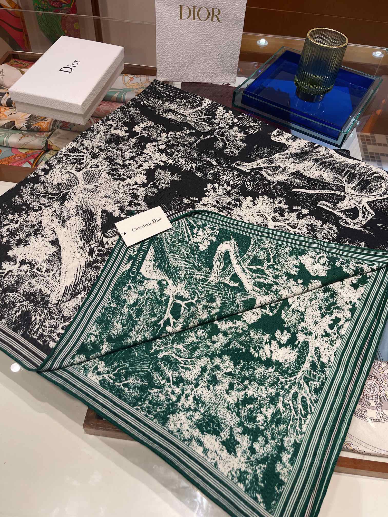 Dior - Двусторонний бархатный квадратный шарф Jungle