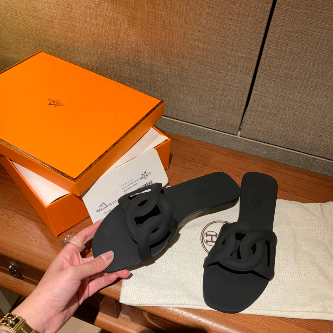 Новые тапочки Hermes-aloha в форме свиного носа