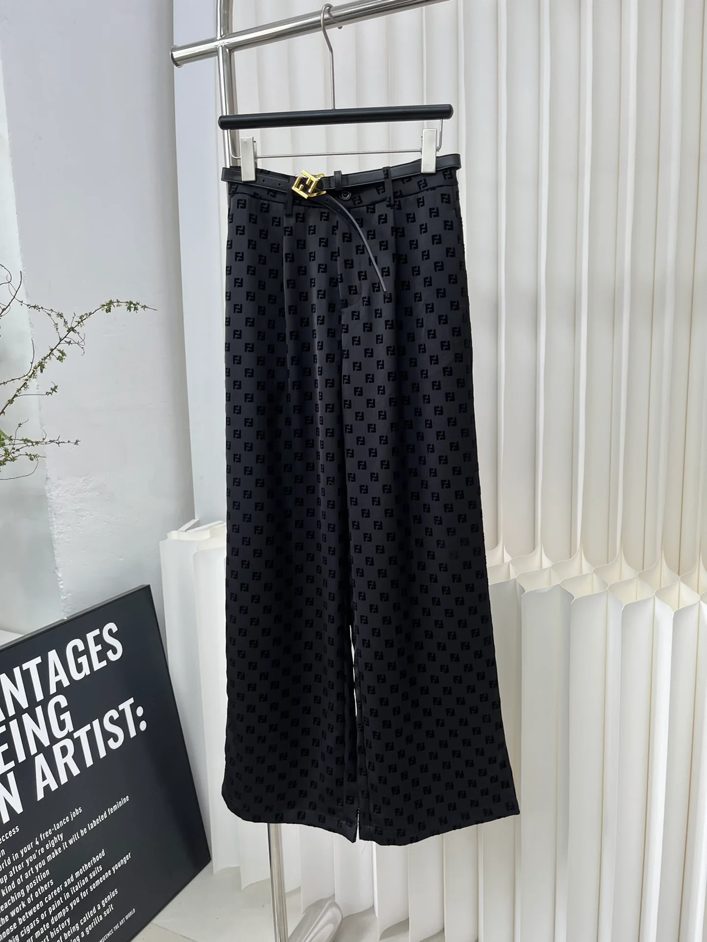 Fendi-2403 - Новые повседневные брюки с широкими штанинами и бархатной отделкой в ??виде букв.