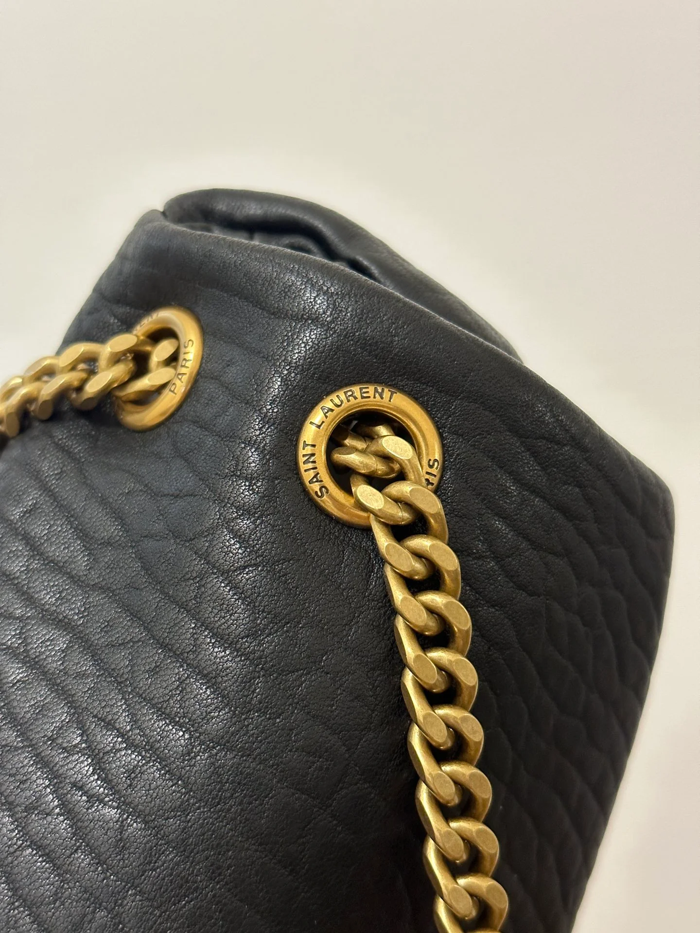 Маленькая сумочка YSL Calypso из овечьей кожи - черная