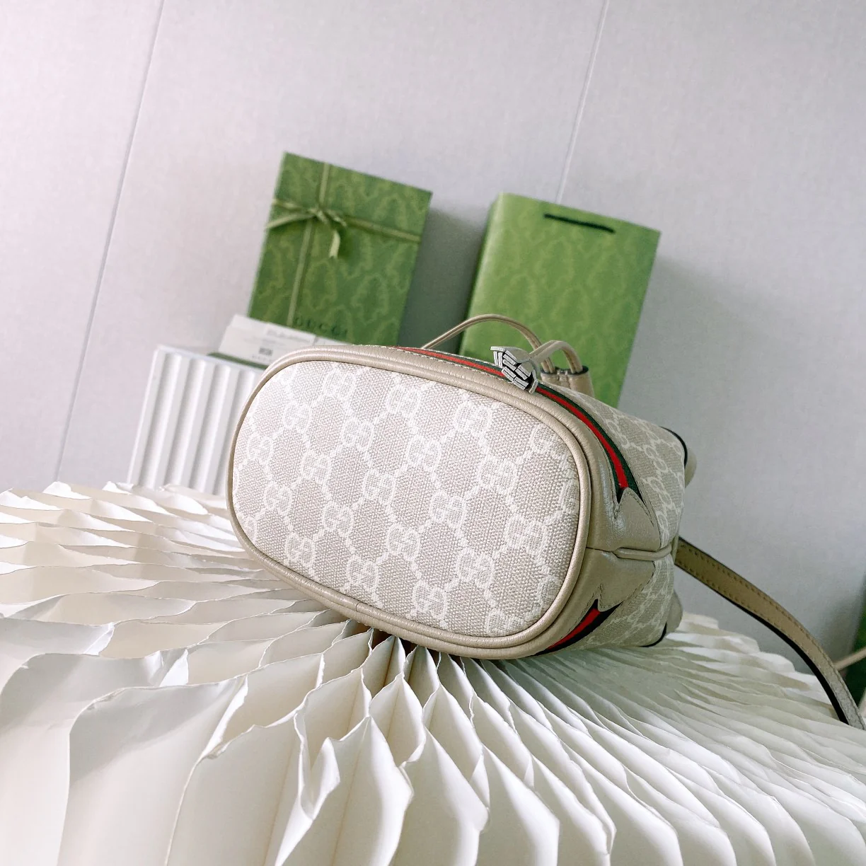 Мини-сумочка-ведро Gucci Ophidia - 15x18x9,5 см - серо-розовая