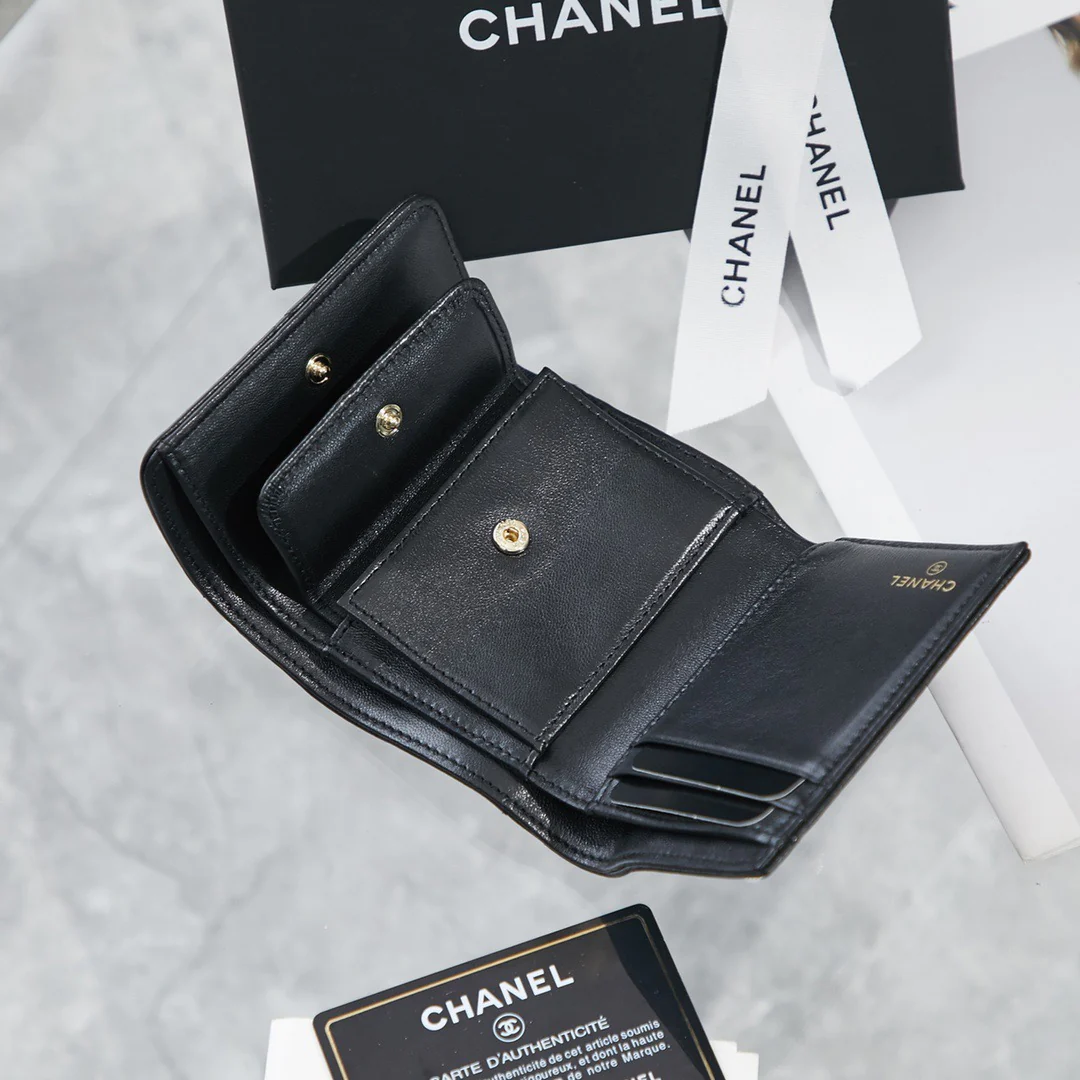 Короткий трехсекционный кошелек Chanel Series 19 - черный