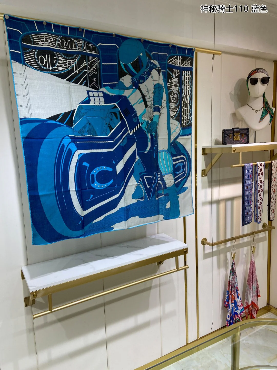 Шарф Hermes ?Таинственный рыцарь? — 110 см — 70% кашемир — 30% шелк