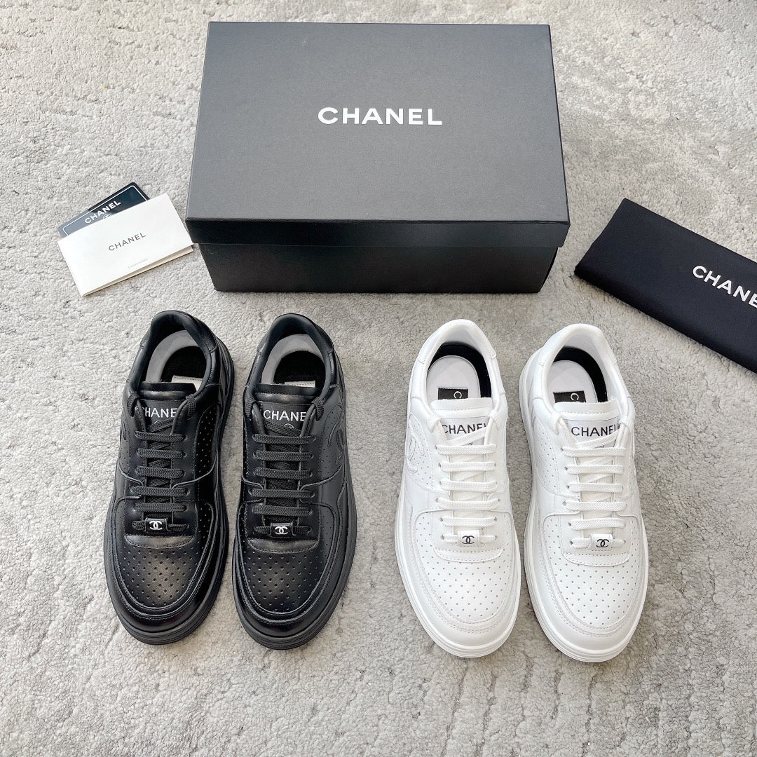Новинка сезона весна/лето 2023 от Chanel - Кроссовки - Черные