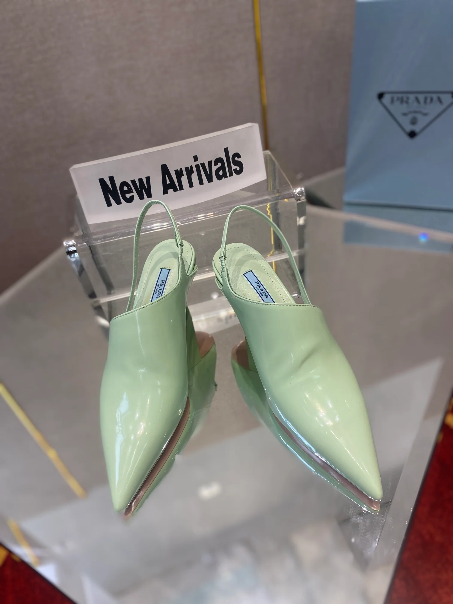 Туфли Prada - Туфли Prada с острым носком на низком каблуке - цвет макарон