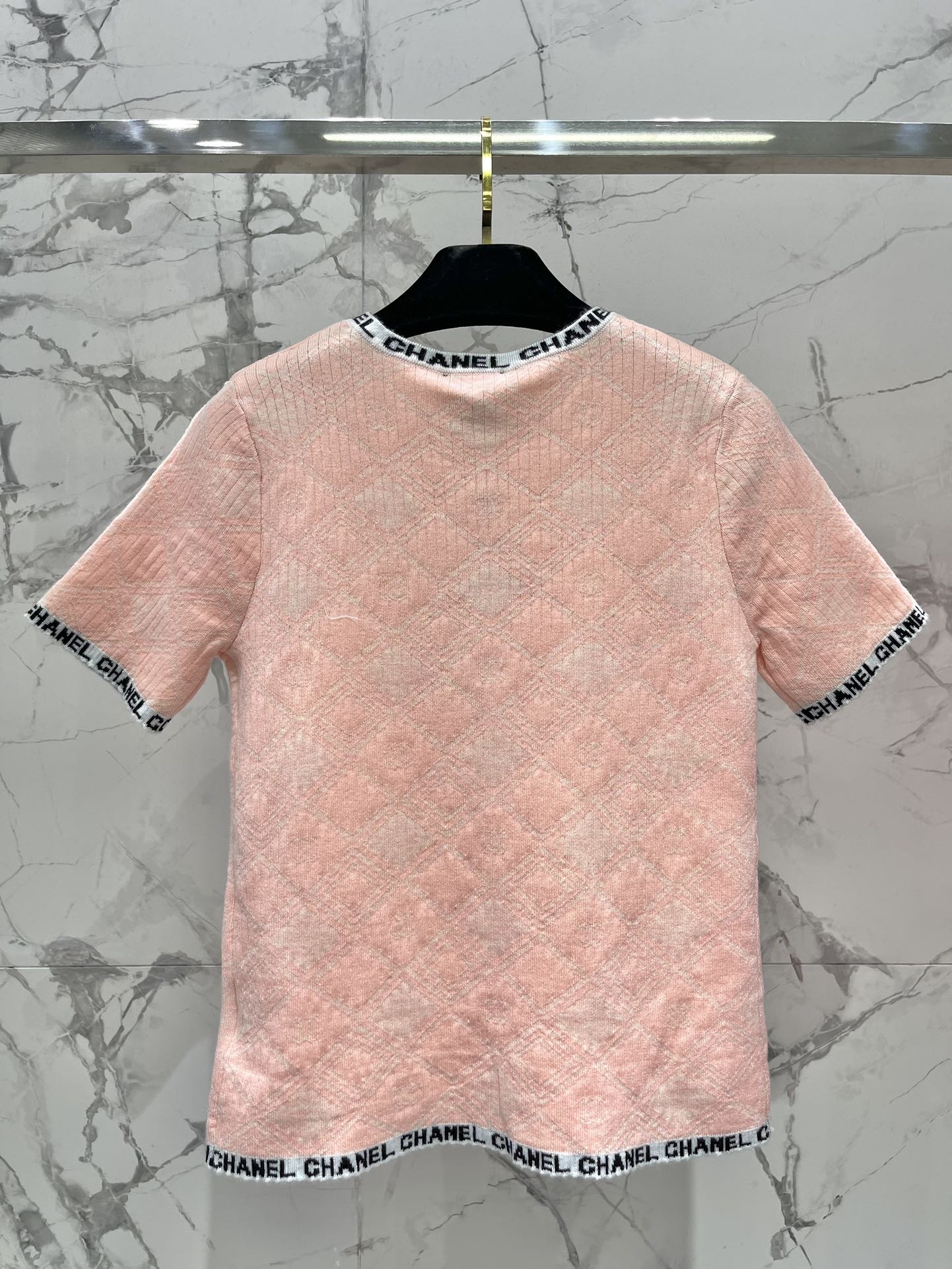 Новый клетчатый трикотажный топ Chanel 2403-24 с короткими рукавами - оранжево-розовый