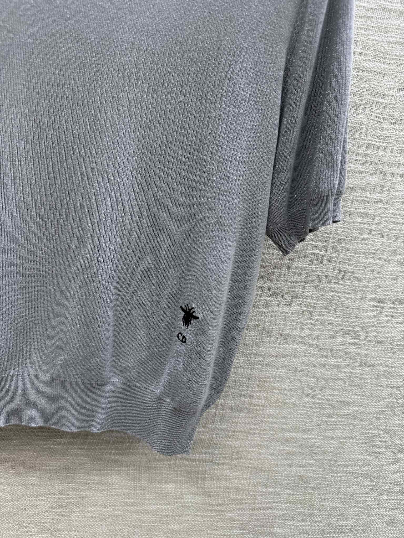 Dior - 2403-24 Коллекция ?Ранняя весна?: однотонная трикотажная футболка с коротким рукавом, серая