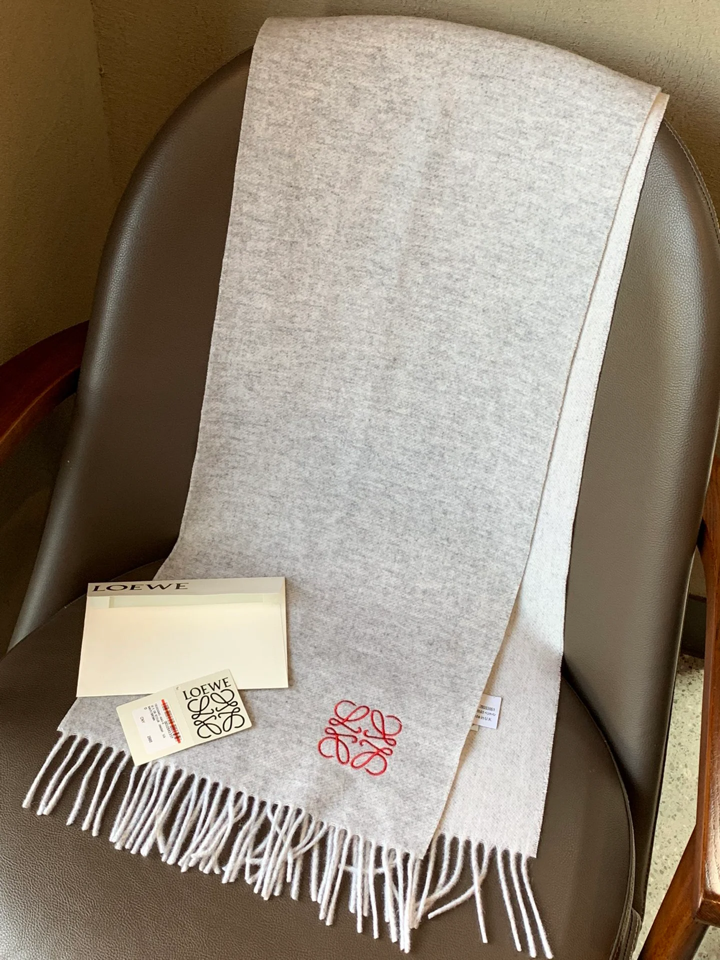 Шарф Lolwei с кисточками, однотонный, 90 г, австралийская шерсть, 10 г, кашемир, серый.