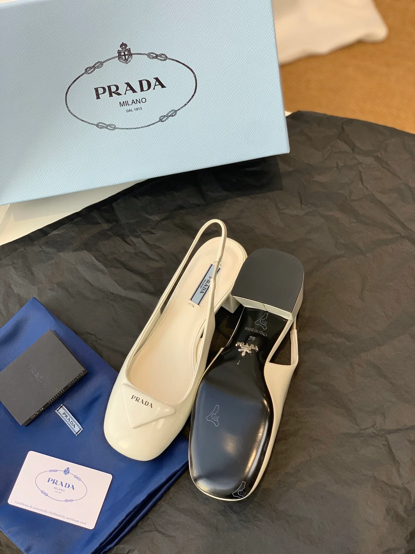 Туфли Prada - Туфли-мэри-джейн на низком каблуке от Prada - белые