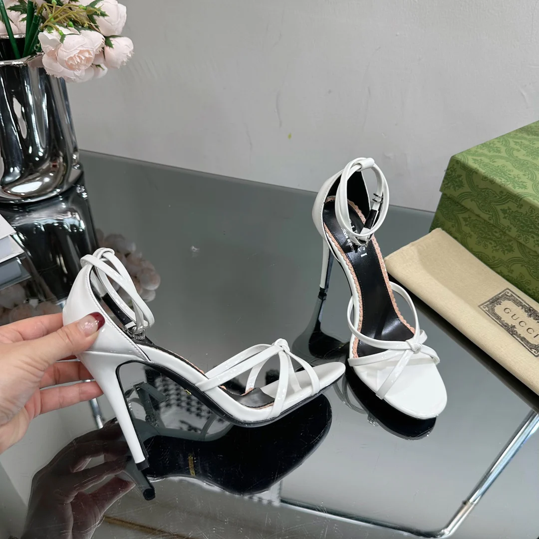 Новинка весны 2023 года от Gucci - Босоножки на шпильке - Белые