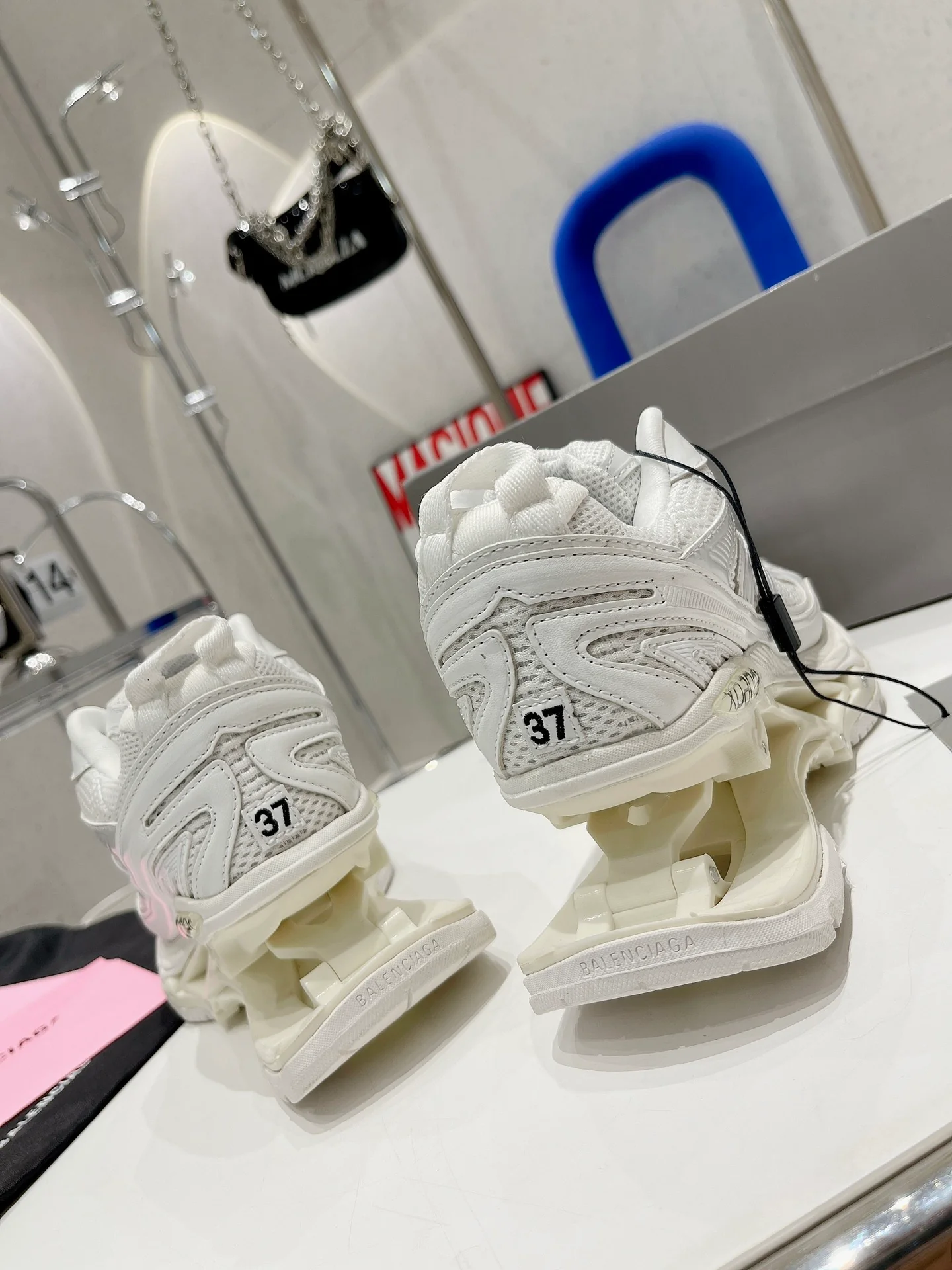 Массивные ретро-туфли Balenciaga в весеннем стиле — для пары